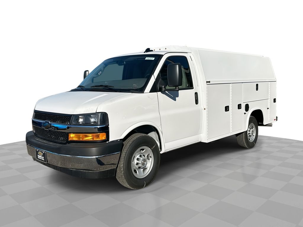 2025 Chevrolet Express Cutaway Base's photo