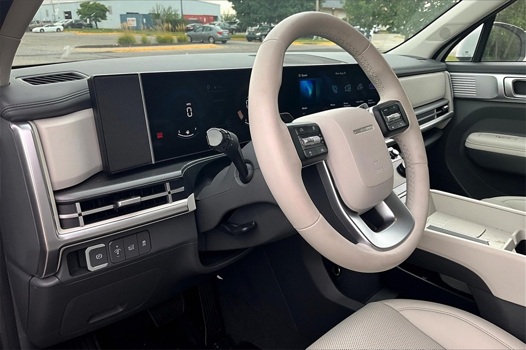 Image of PRE-OWNED 2025 HYUNDAI SANTA FE SEL AWD 4D SPORT UTILITY