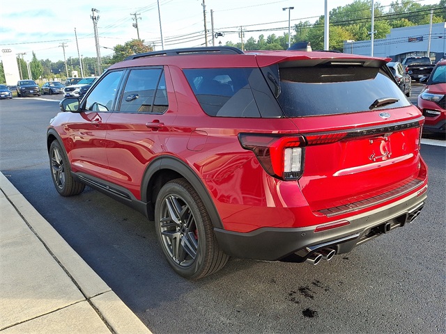 2025 Ford Explorer ST photo 4