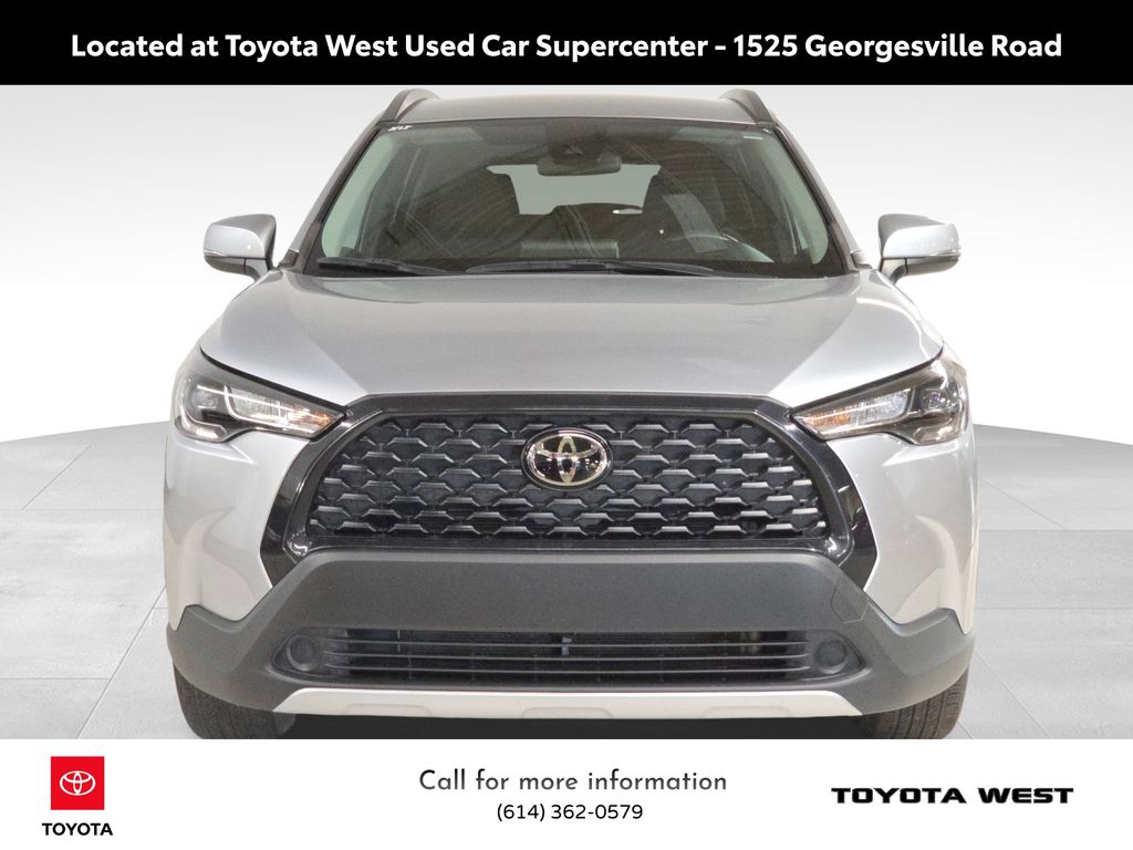 2022 Toyota Corolla Cross LE photo 2