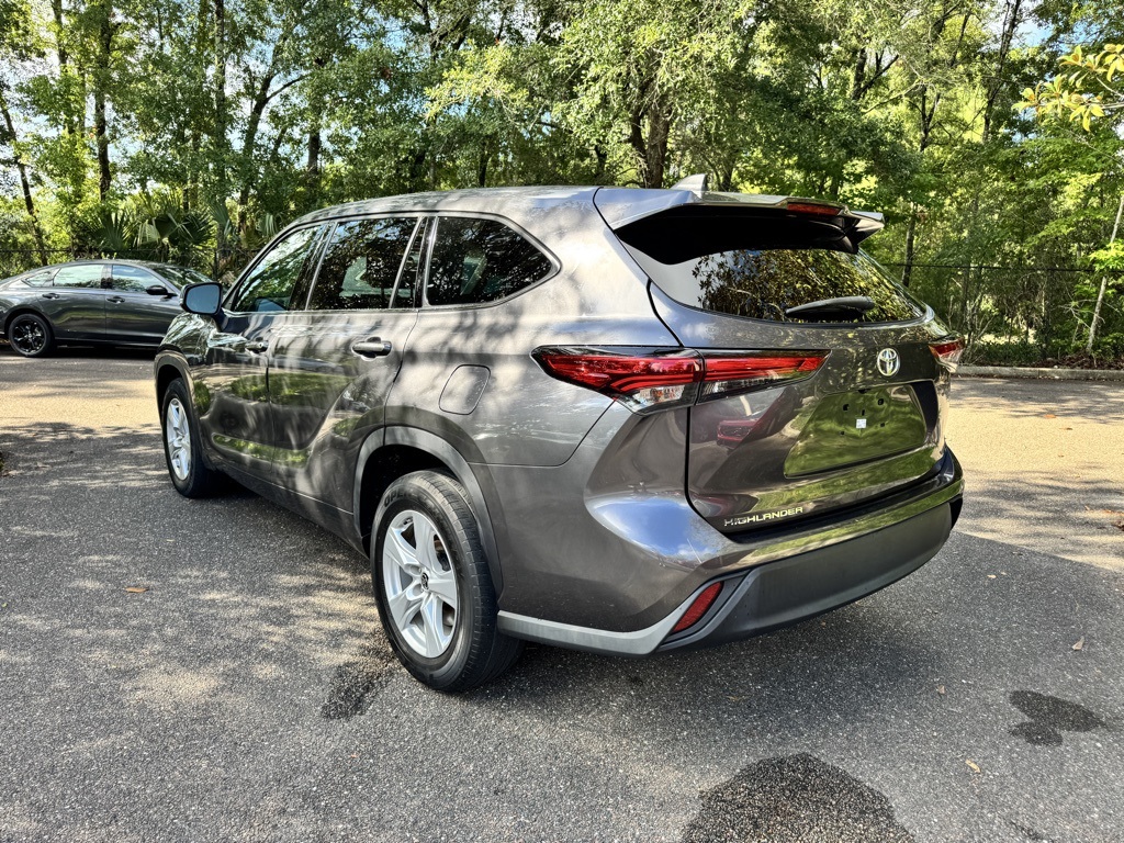 2022 Toyota Highlander L photo 4