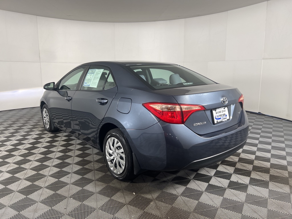 2019 Toyota Corolla LE photo 3