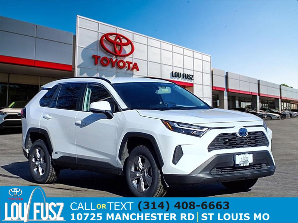 2024 Toyota RAV4 XLE's photo
