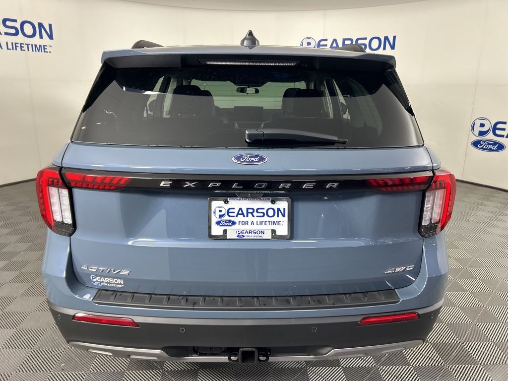 2025 Ford Explorer photo 6