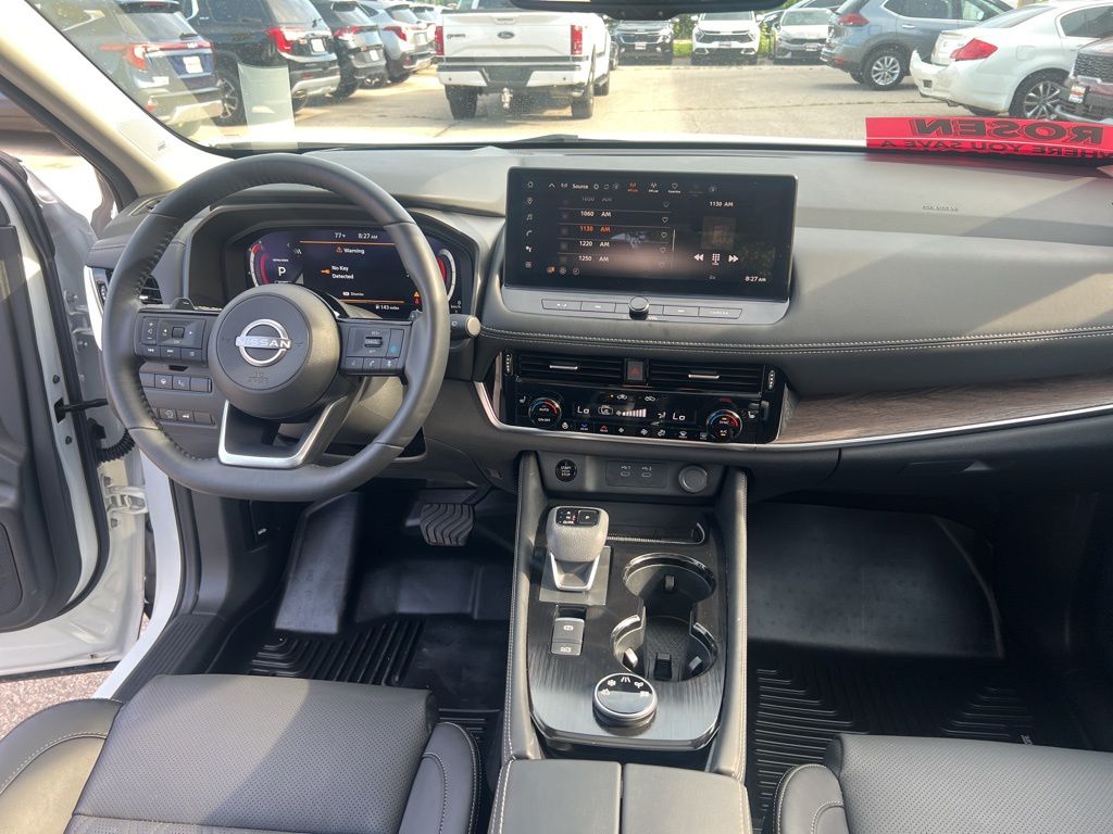 2024 Nissan Rogue Platinum photo 18