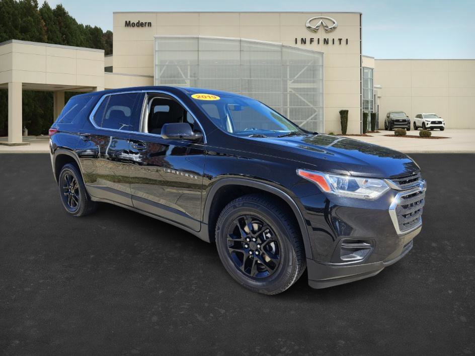 2019 Chevrolet Traverse LS photo 2