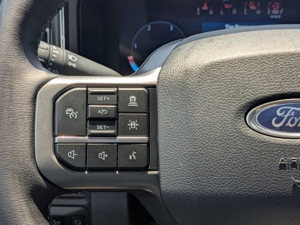 2025 Ford F-250 Lariat photo 26