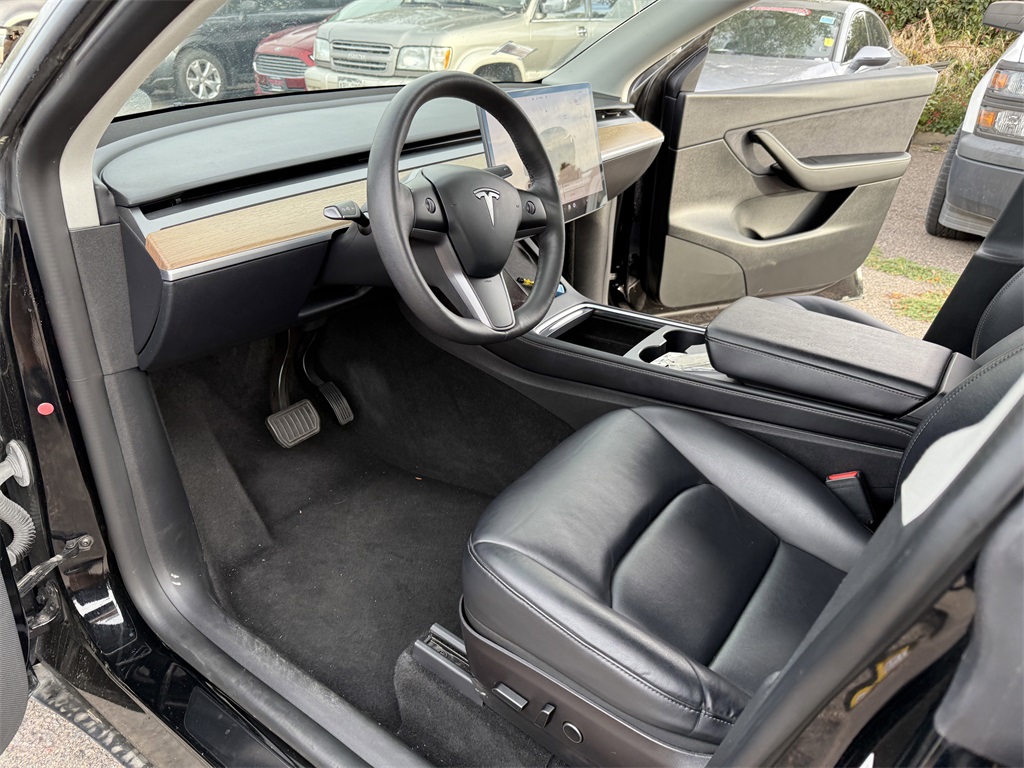 2022 Tesla Model Y Long Range photo 2