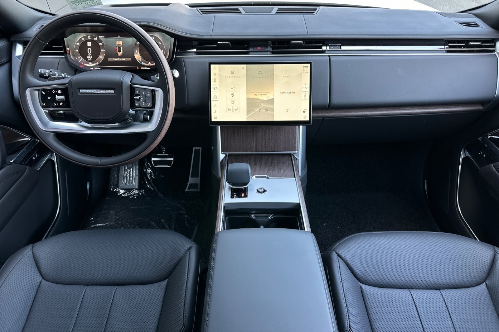 2025 Land Rover Range Rover SE photo 13