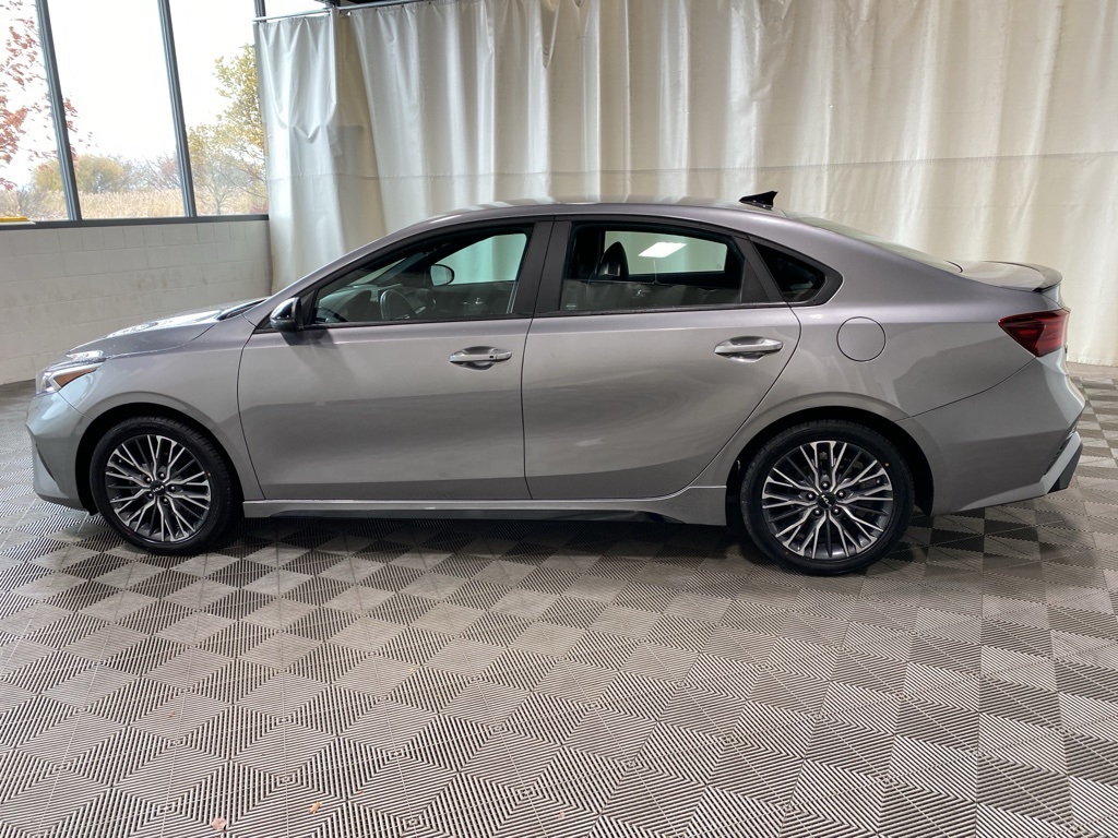 2023 Kia Forte GT-Line photo 4