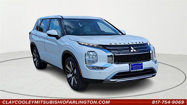 2025 Mitsubishi Outlander SE's photo