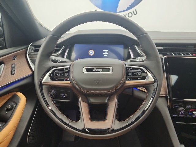 2025 Jeep Grand Cherokee Summit photo 16