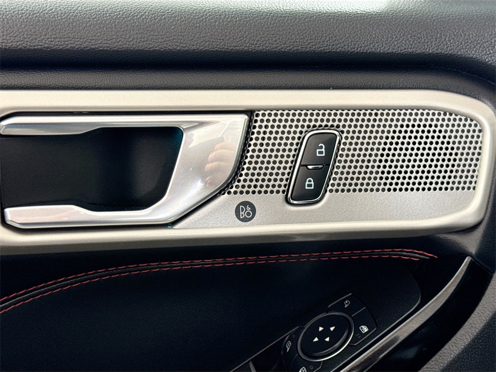 2022 Ford Explorer ST-Line photo 27