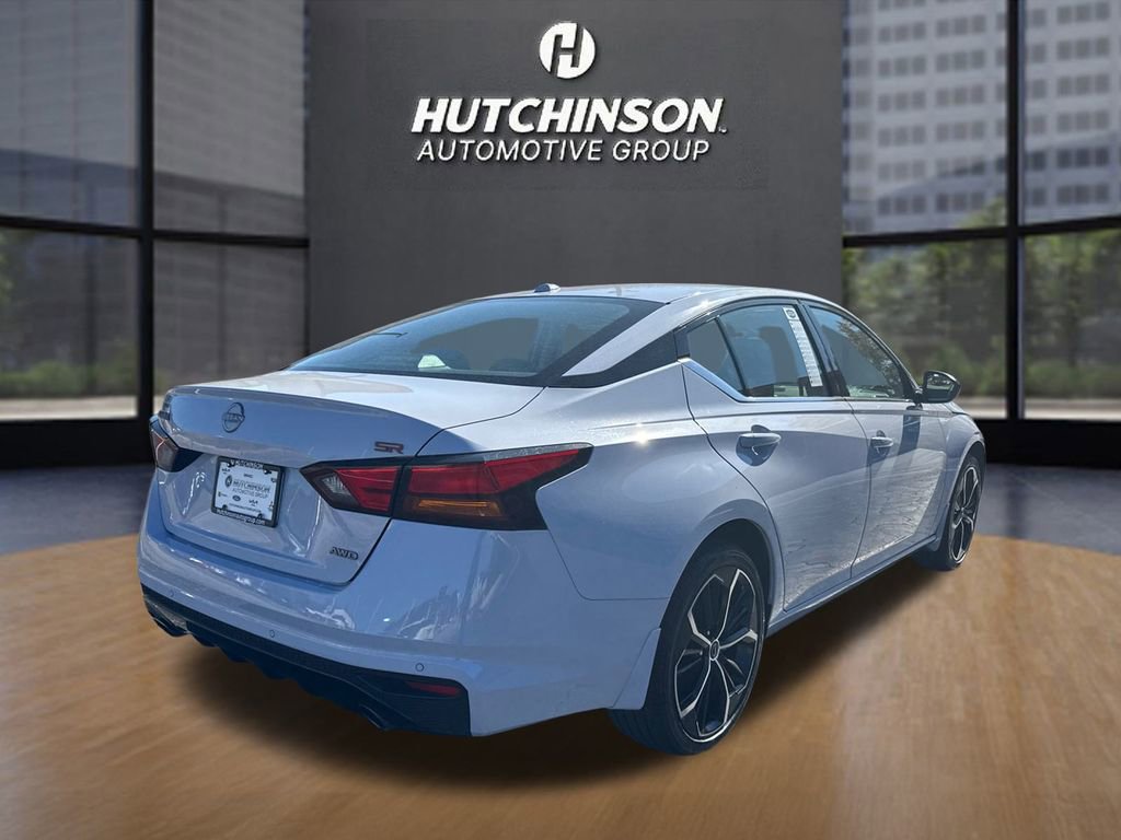 2025 Nissan Altima 2.5 SR photo 3
