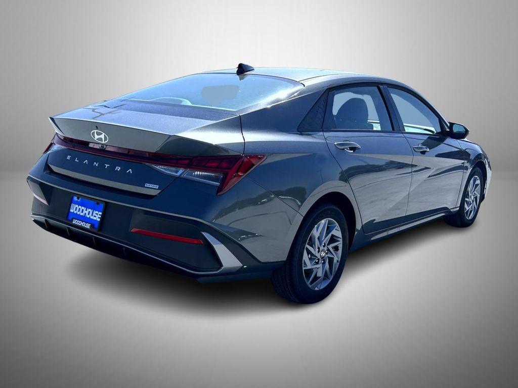 2025 Hyundai Elantra Hybrid Blue photo 5