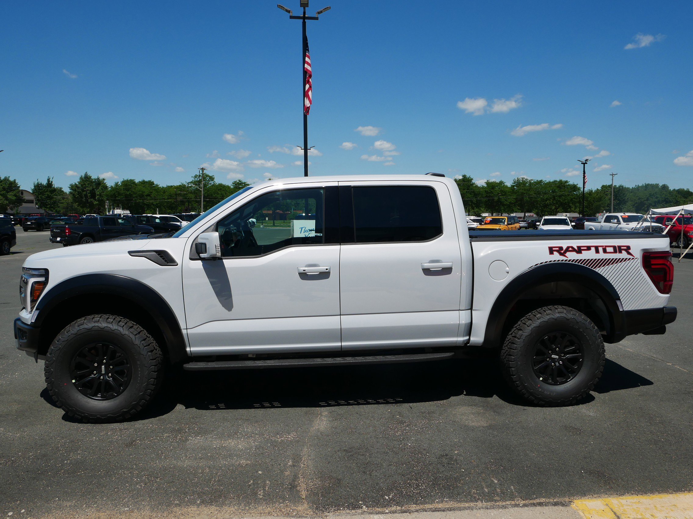 2025 Ford F-150 Raptor photo 3