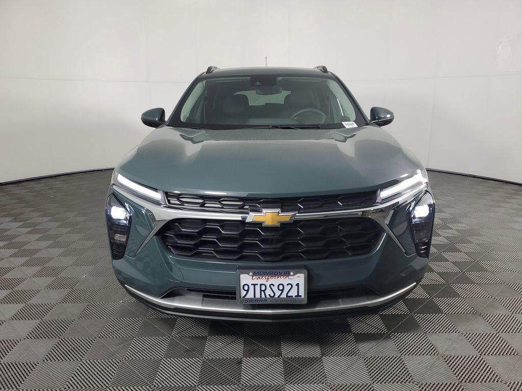 2025 Chevrolet Trax LT photo 7