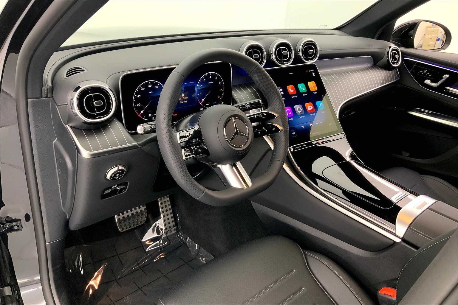 2025 Mercedes Benz GLC 300 4MATIC photo 2