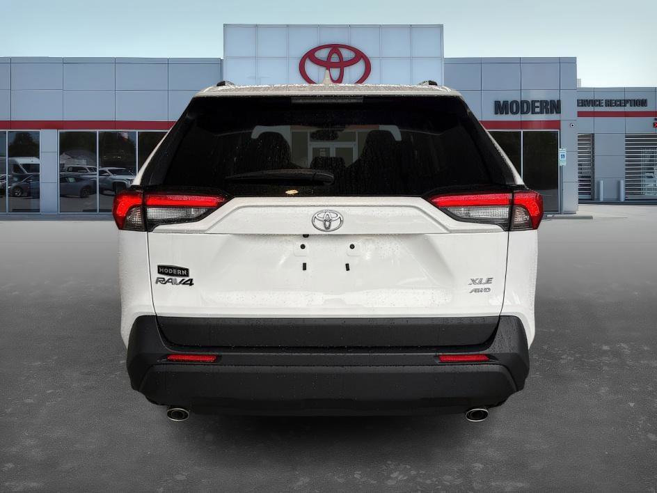 2025 Toyota RAV4 XLE photo 4