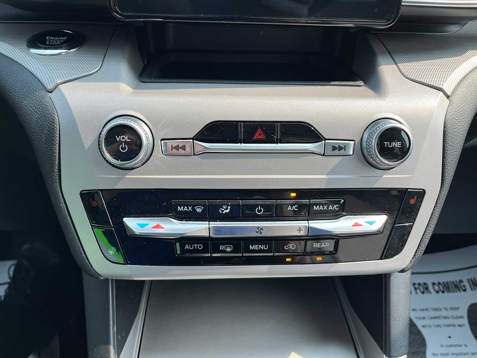 2023 Ford Explorer XLT photo 19