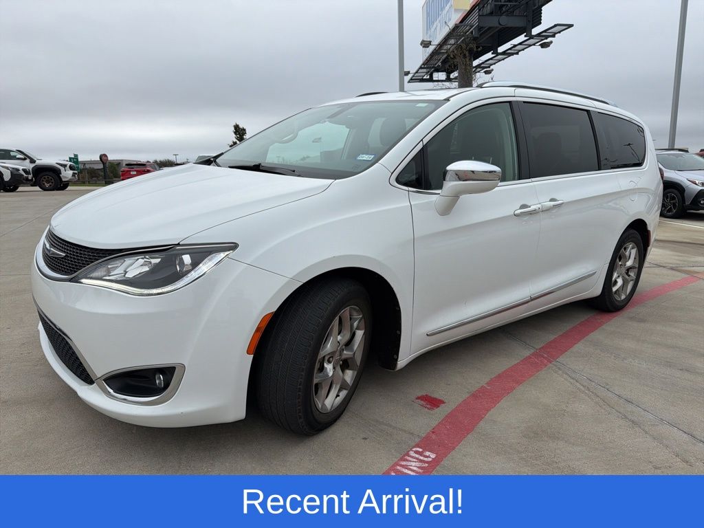 2018 Chrysler Pacifica Limited's photo