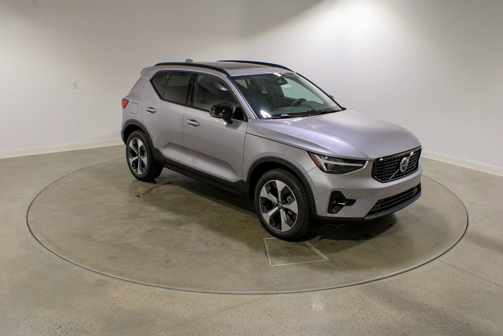 2026 Volvo XC40 Plus photo 6