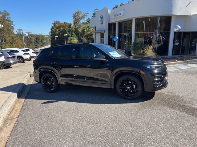 2026 Volkswagen Tiguan SE R-Line Black photo 2