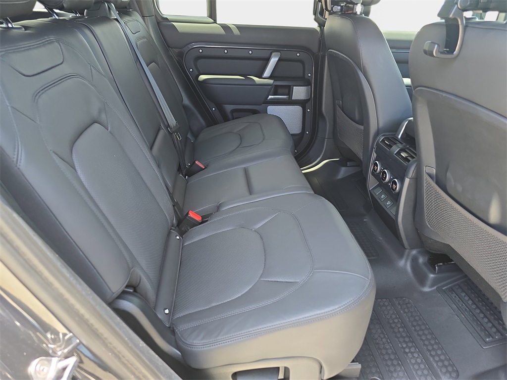 2024 Land Rover Defender 130 V8 photo 11