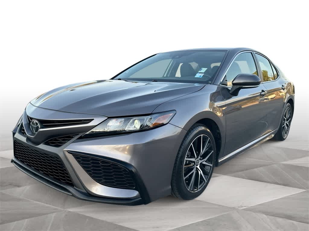 2024 Toyota Camry SE's photo