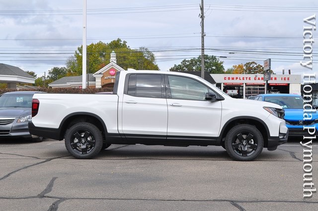 2026 Honda Ridgeline Black Edition photo 2