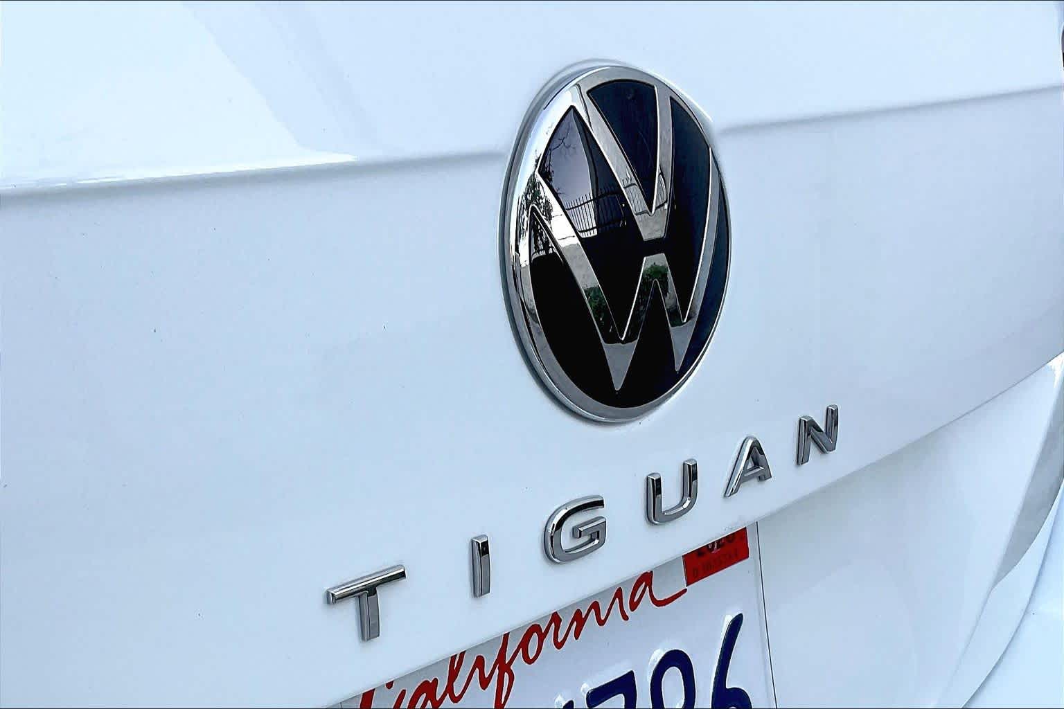 2022 Volkswagen Tiguan SE R-Line Black photo 3