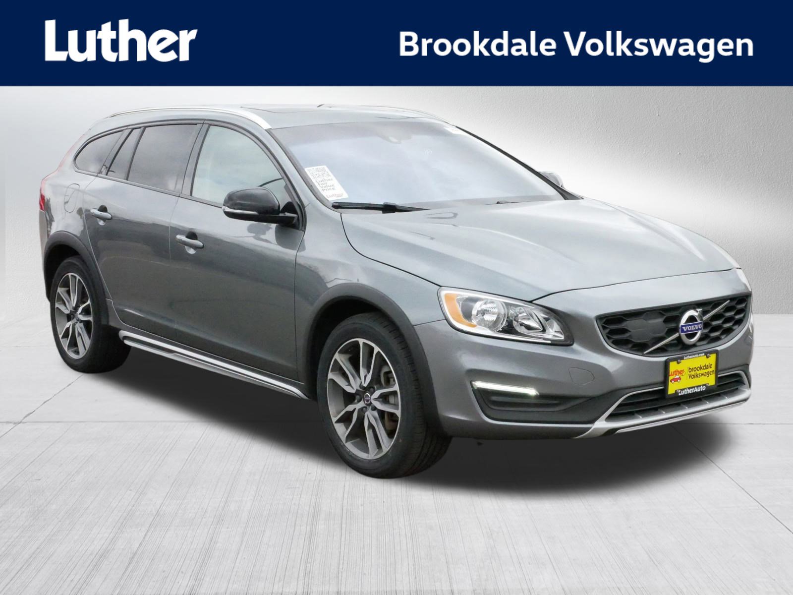 2018 Volvo V60 Base's photo