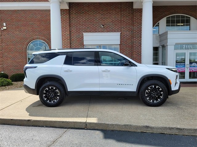 2024 Chevrolet Traverse Z71 photo 2