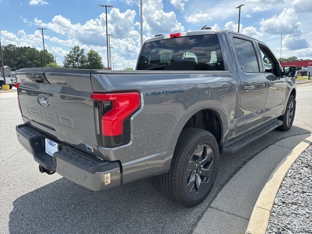 2025 Ford F-150 Lightning photo 10
