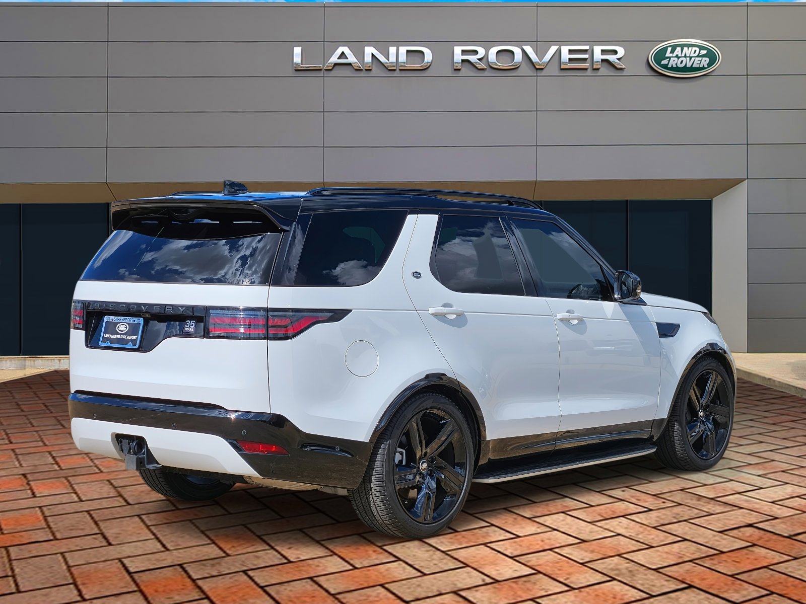 2025 Land Rover Discovery P360 Dynamic SE photo 4