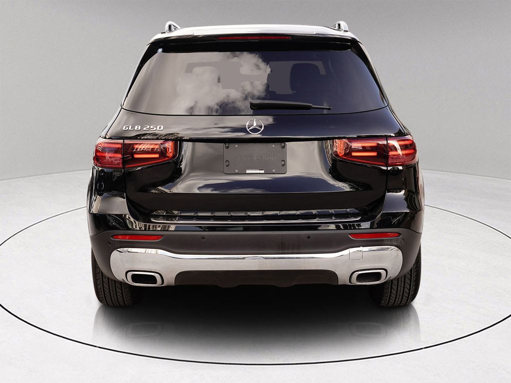 2024 Mercedes Benz GLB 250 photo 4