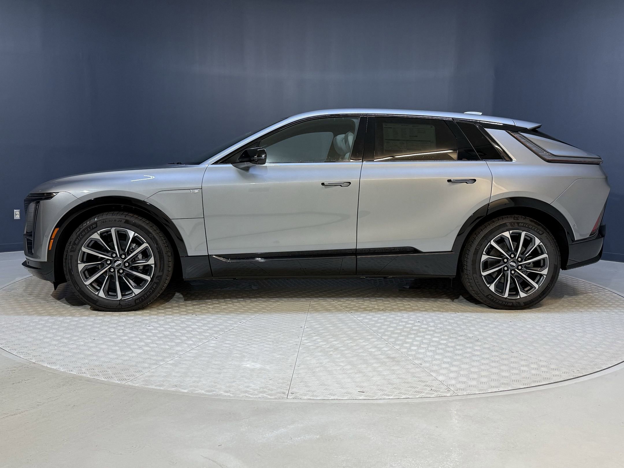 2025 Cadillac Lyriq Sport photo 2