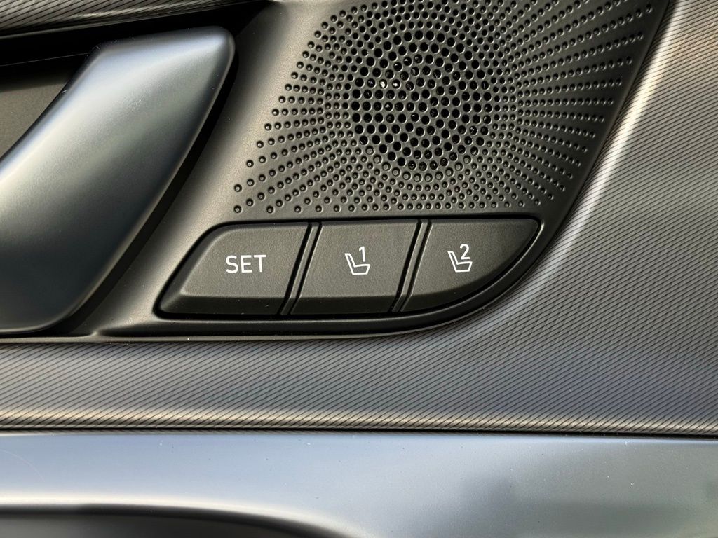 2025 Genesis G70 3.3T Sport Advanced photo 25