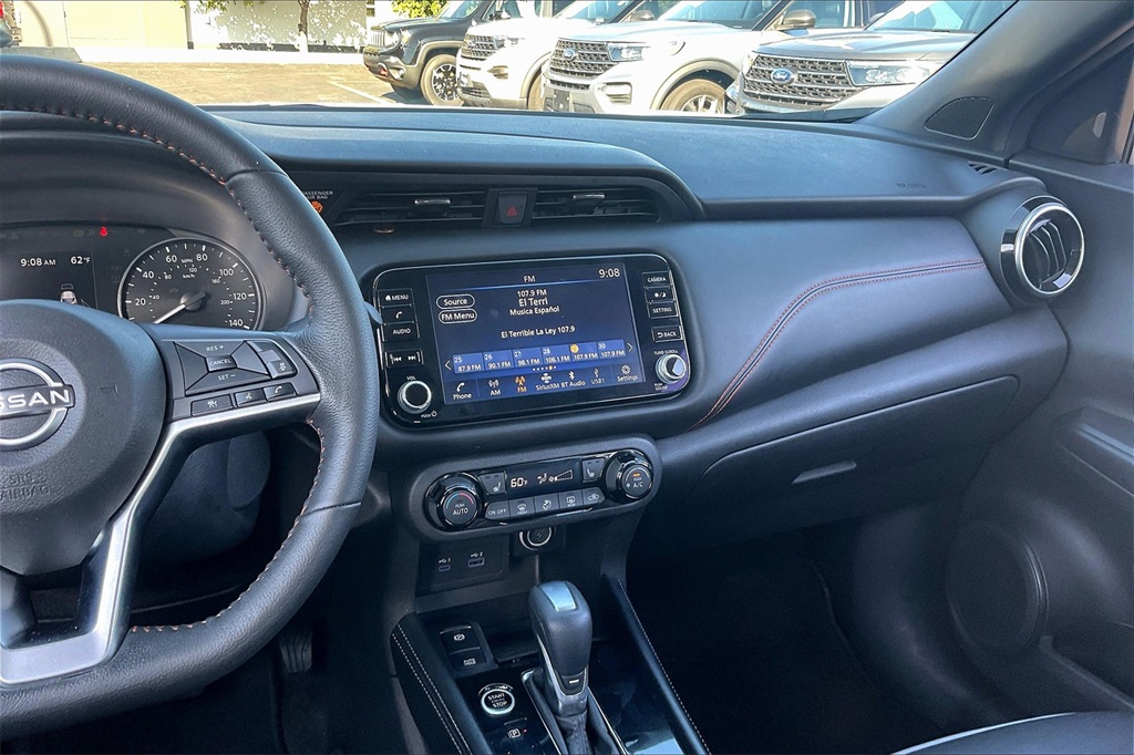 2023 Nissan Kicks SR photo 3