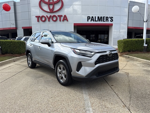 2024 Toyota RAV4 XLE's photo