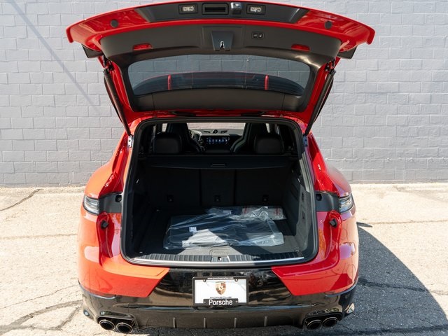2026 Porsche Cayenne GTS photo 14