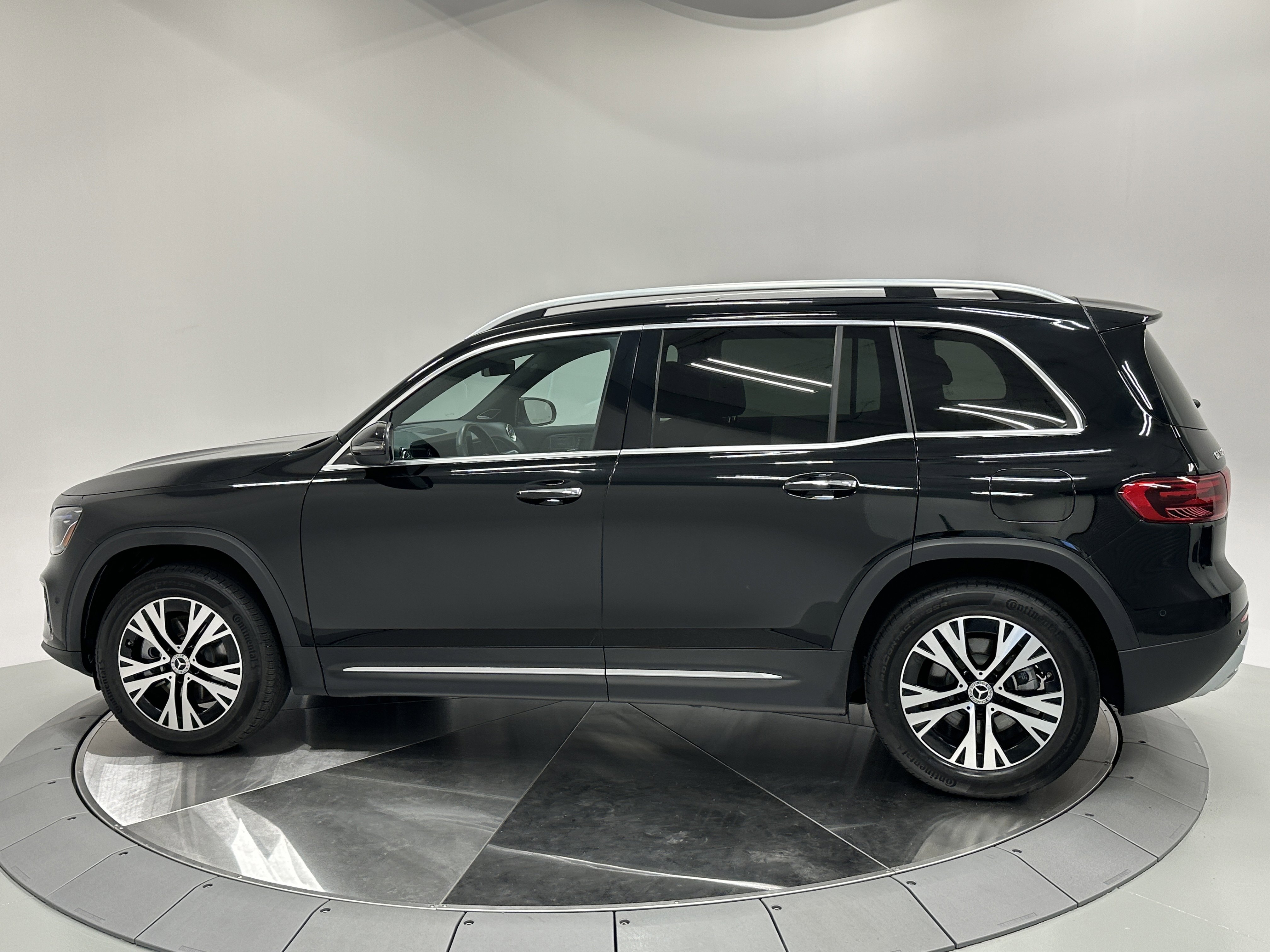 2024 Mercedes Benz GLB 250 photo 4