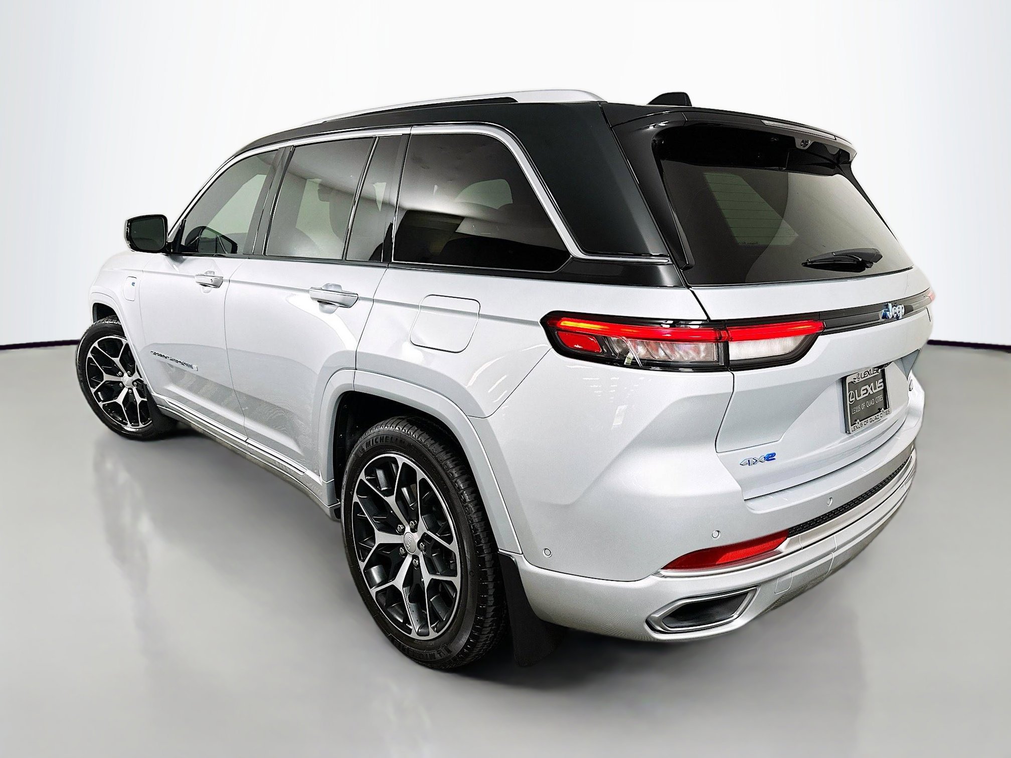 2022 Jeep Cherokee Summit Reserve 4xe photo 2