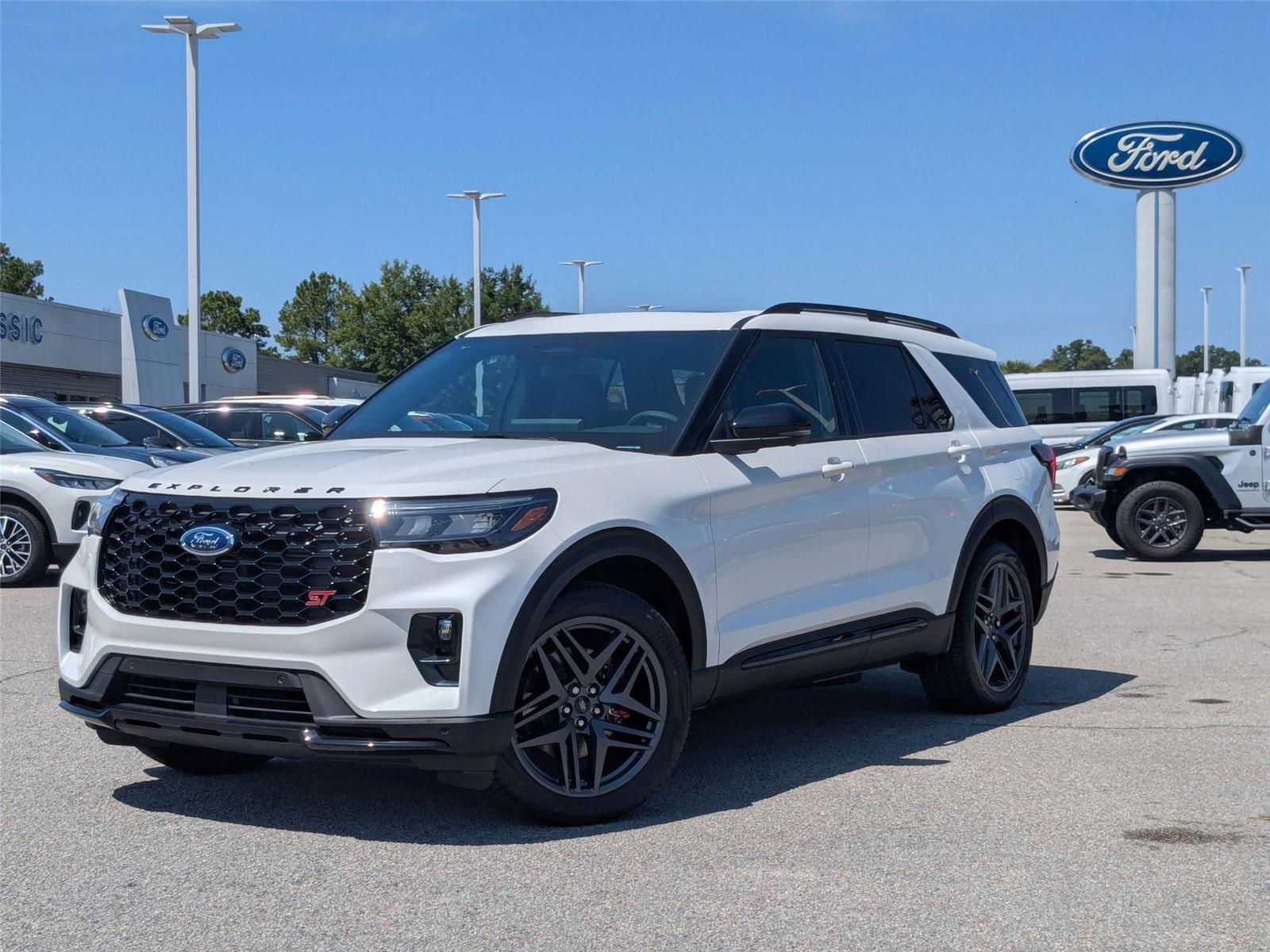 2025 Ford Explorer ST's photo