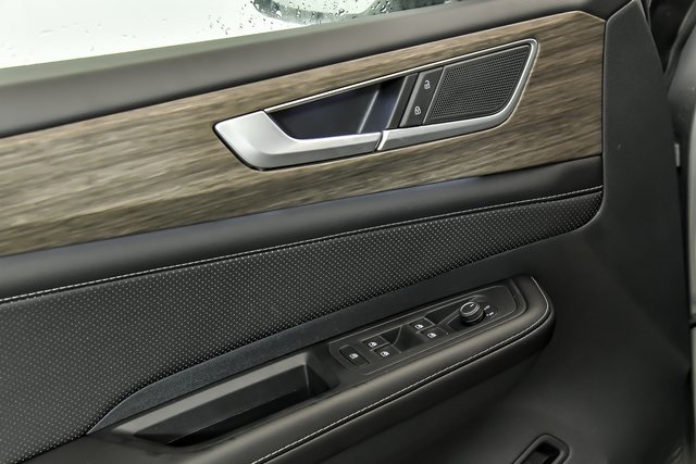 2026 Volkswagen Atlas SEL photo 4