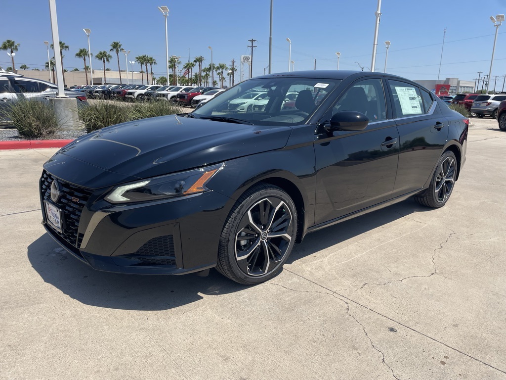 2025 Nissan Altima SR photo 6
