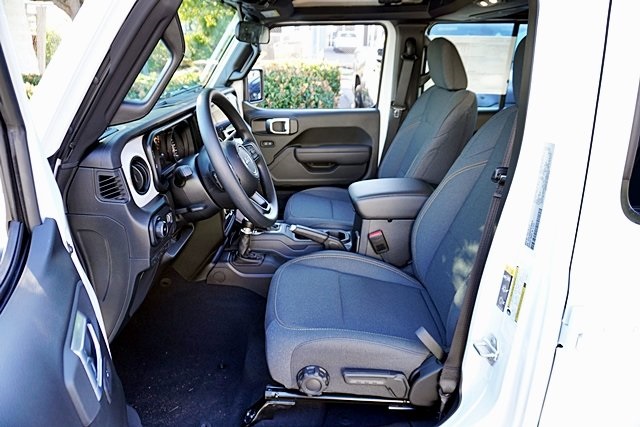 New 2026 Bright White Clear-Coat Exterior Paint Jeep Sport image 20