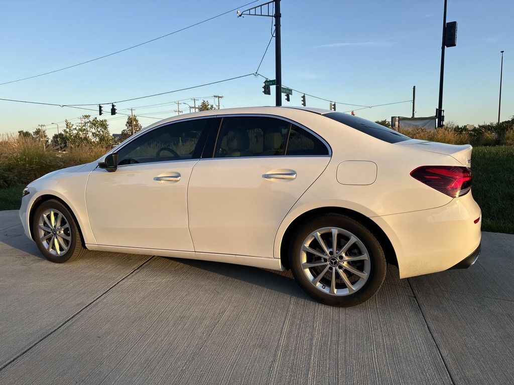 2019 Mercedes Benz A 220 4MATIC photo 3