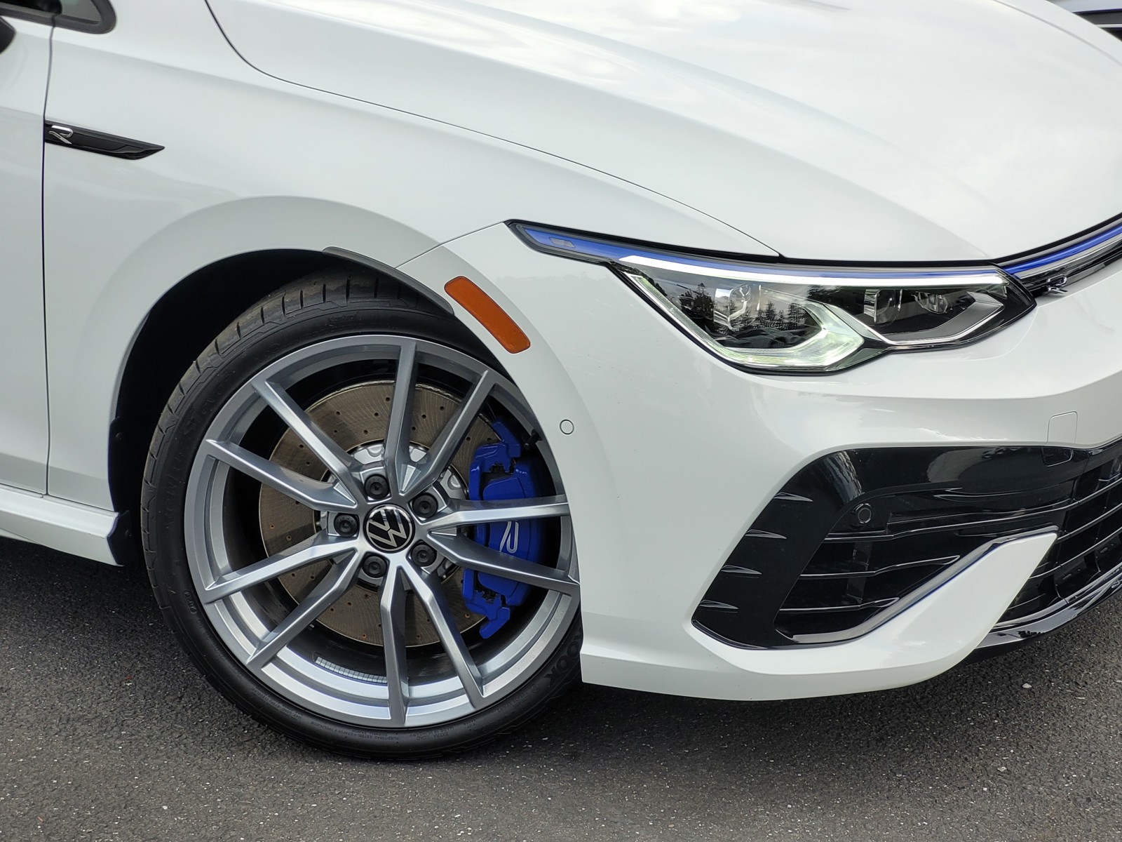 2024 Volkswagen Golf R photo 3