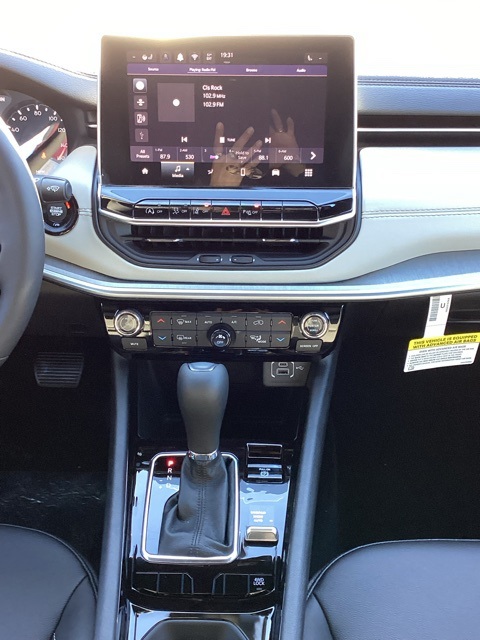 2025 Jeep Compass Limited photo 9
